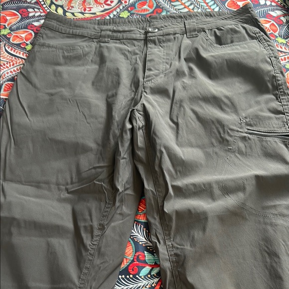 Eddie Bauer Black Capris for Outdoor Adventures - Picture 6 of 9